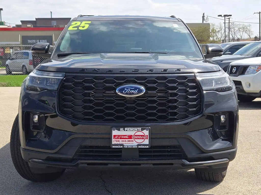 2025 Ford Explorer ST-Line