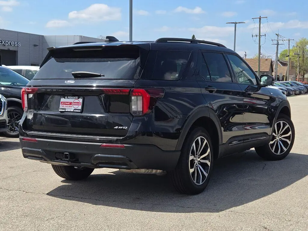 2025 Ford Explorer ST-Line