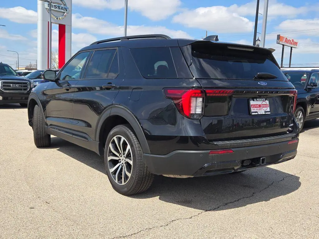 2025 Ford Explorer ST-Line